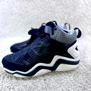 Adidas high top basketball ball shoes, mint condition